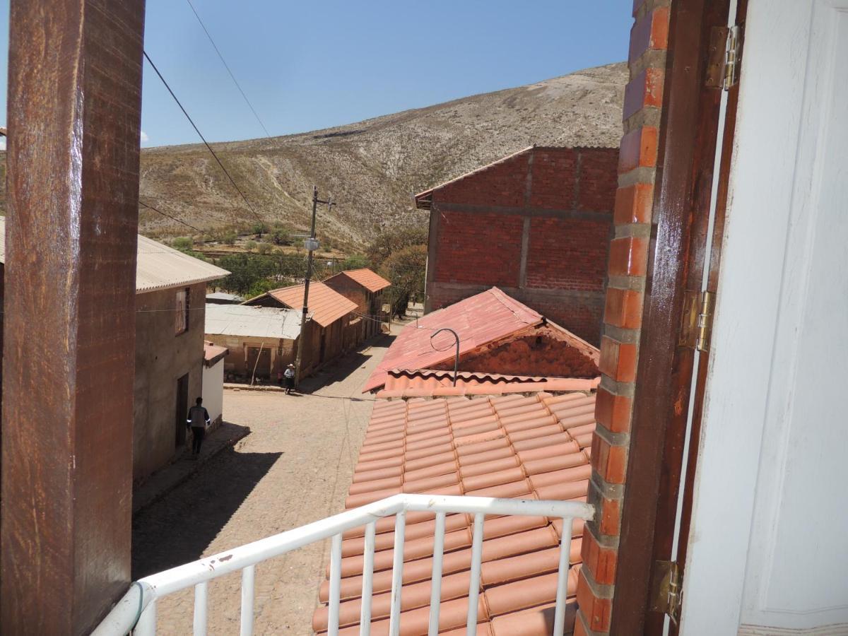 Hostal Dinosaurio Bed & Breakfast Torotoro Екстериор снимка